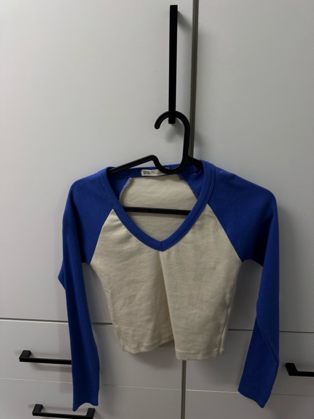 Blue & Cream V-Neck Raglan Long Sleeve Top